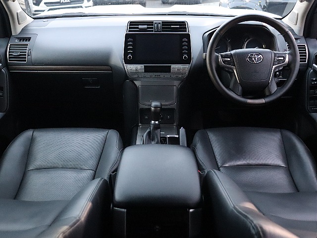 レザーシートで高級感あふれるインパネ廻り！