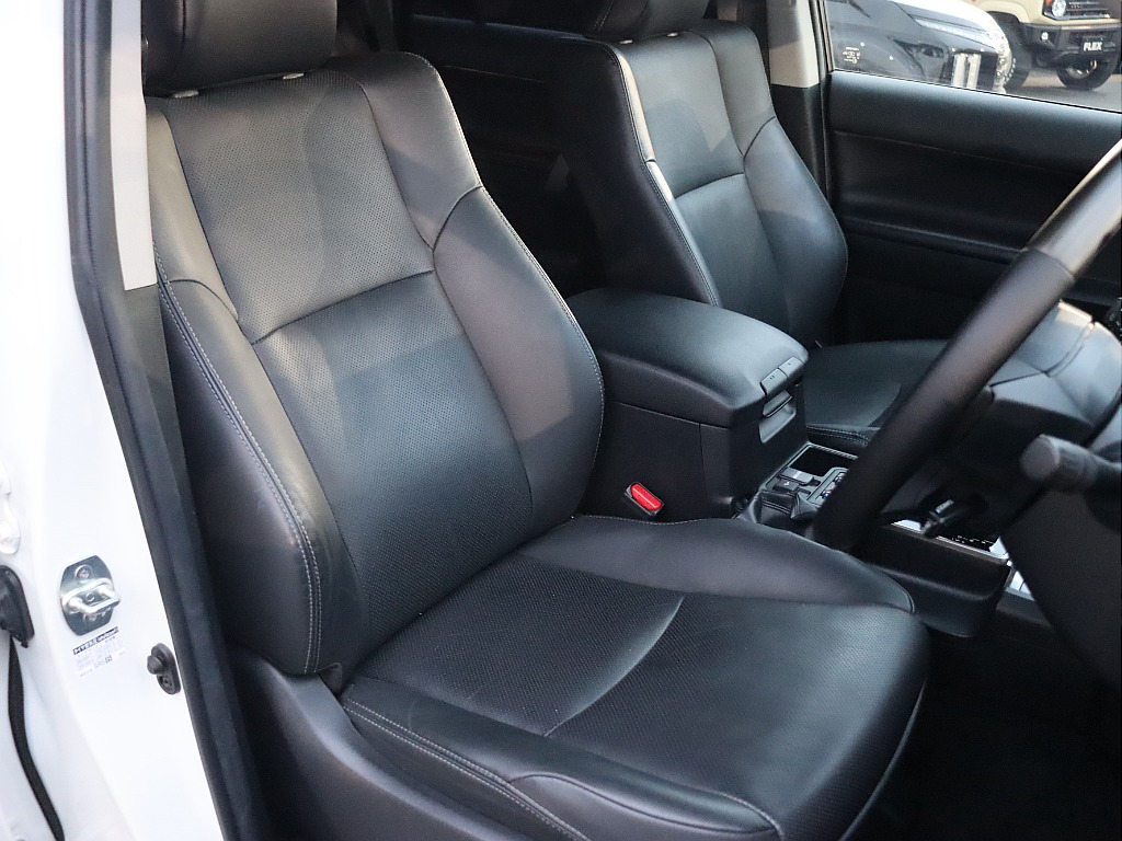 ブラックレザーもキレイな状態です☆