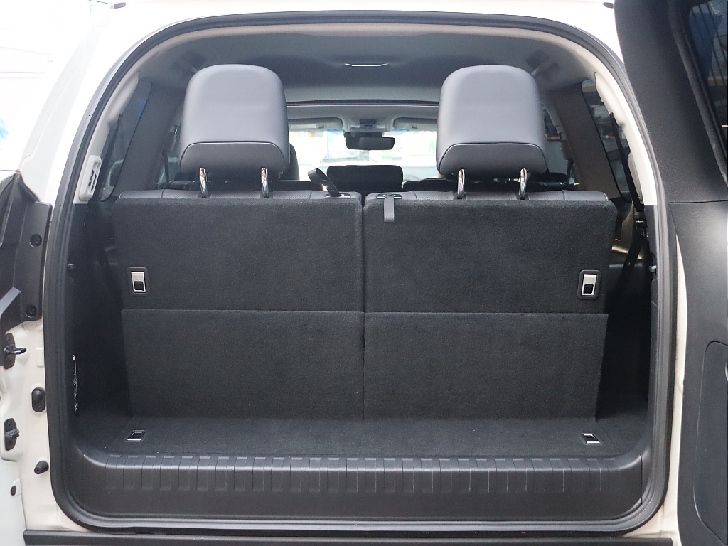 サードシートも電動になります♪