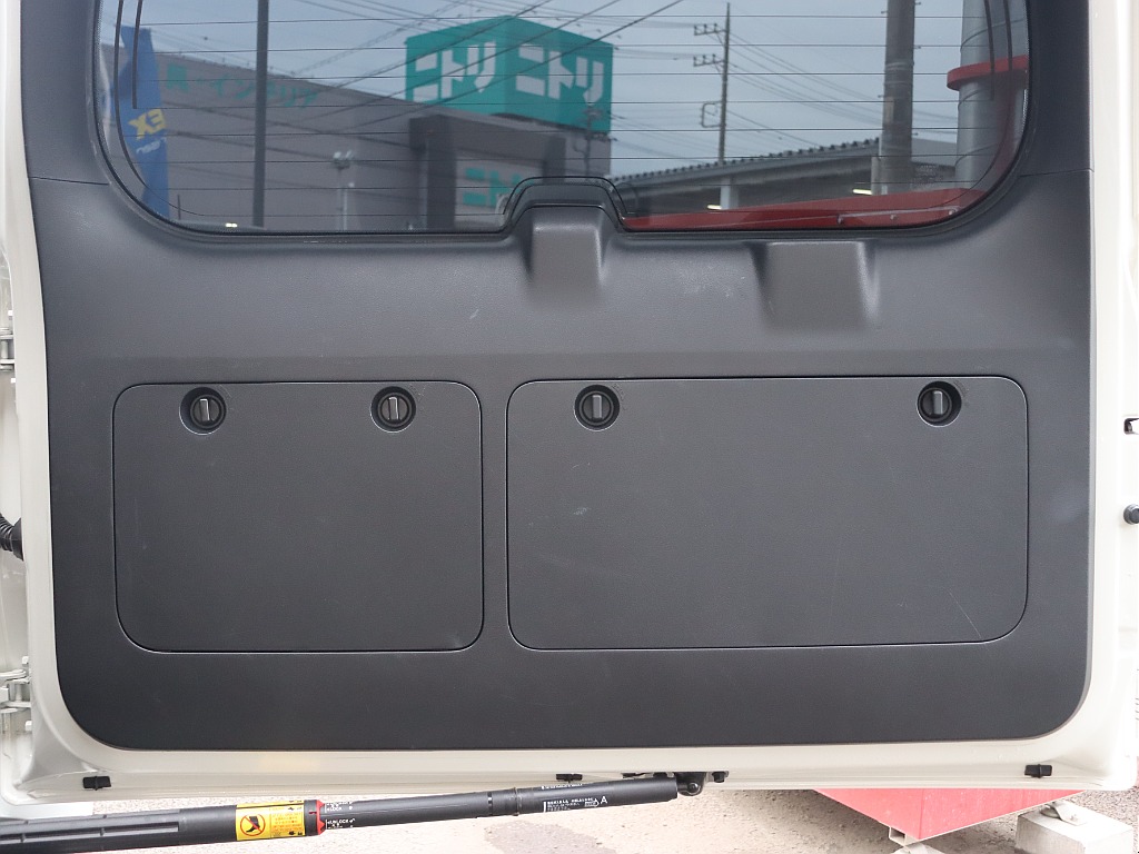 リアゲート内張り！