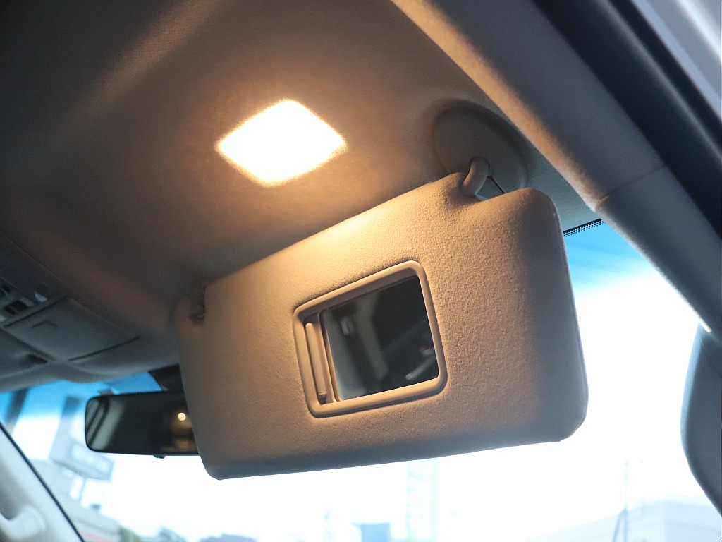 バニティランプ付サンバイザー！