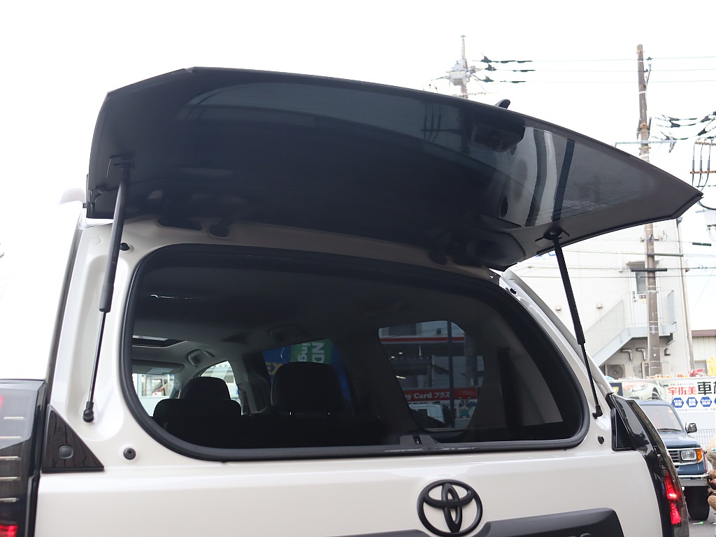 リアハッチガラス開閉可能です☆