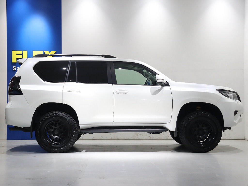 サイドステップ付きで乗り降り楽チン♪