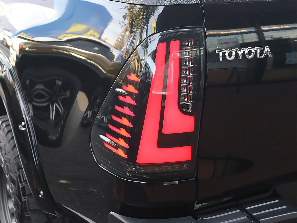 新品オリジナルアルティメットテールランプ装着！