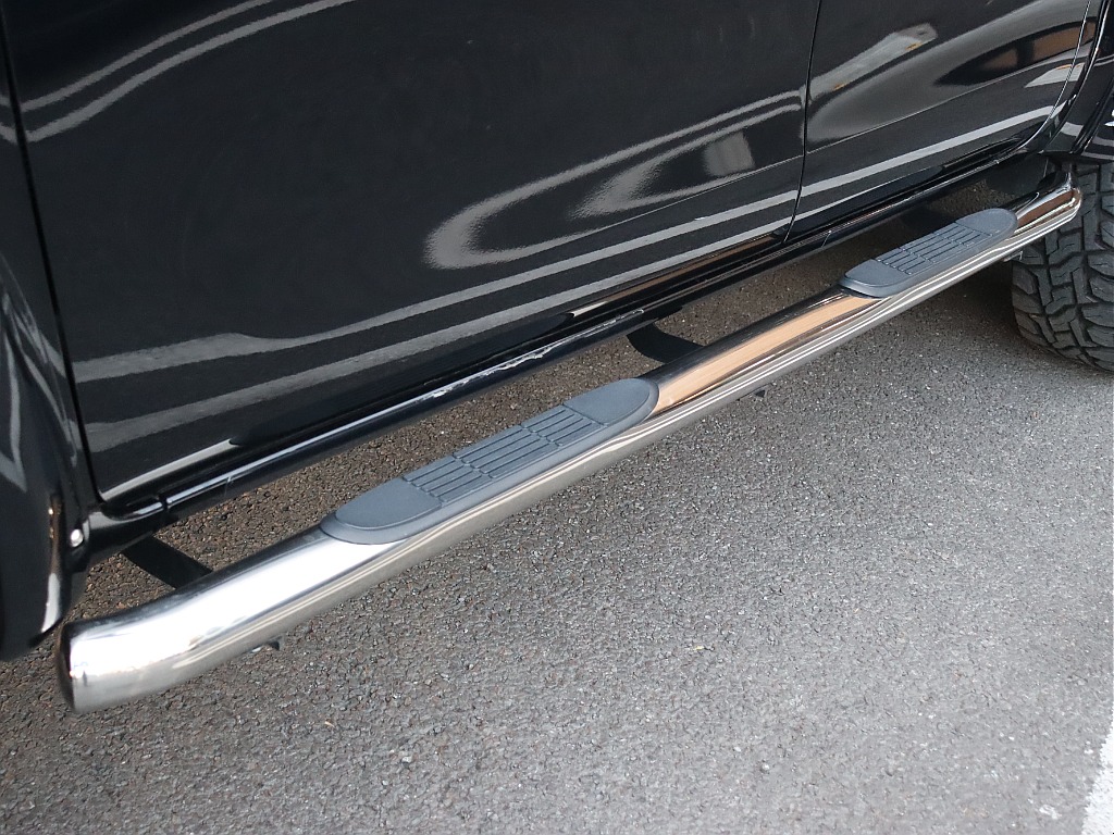 車両のメッキに合わせてメッキチューブステップ装備済み！