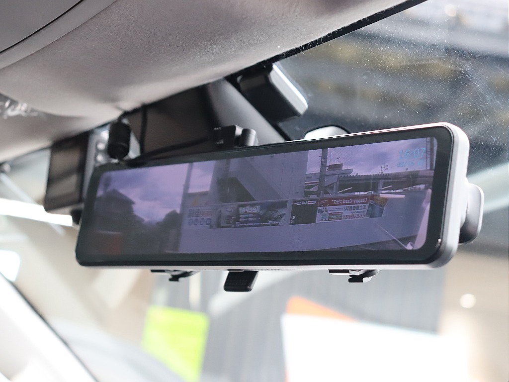 社外デジタルインナーミラー装着済み！