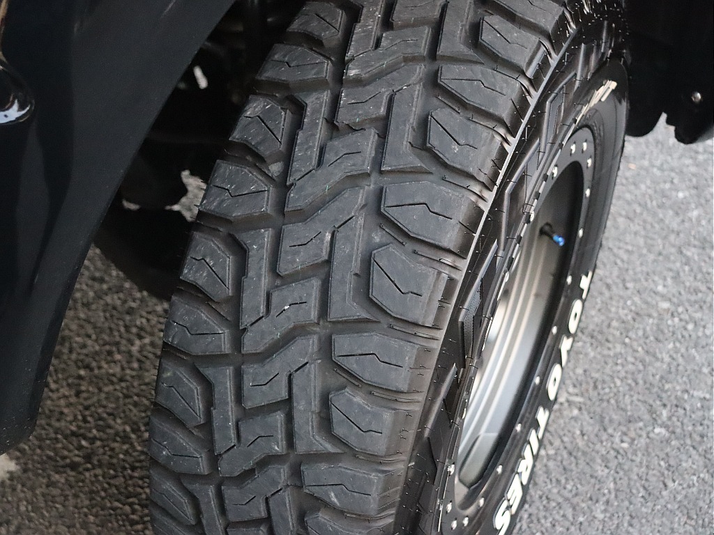 タイヤ溝はまだまだ残っています！