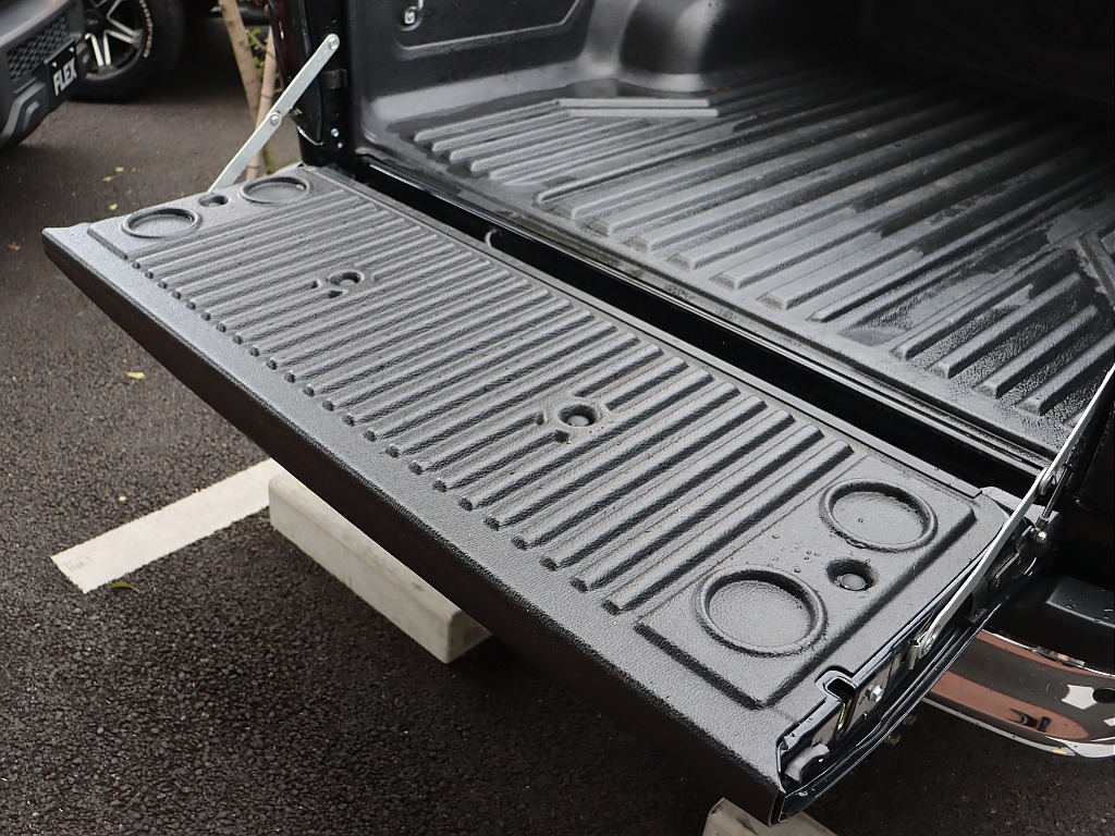 リアゲート内側もカバー付きです♪