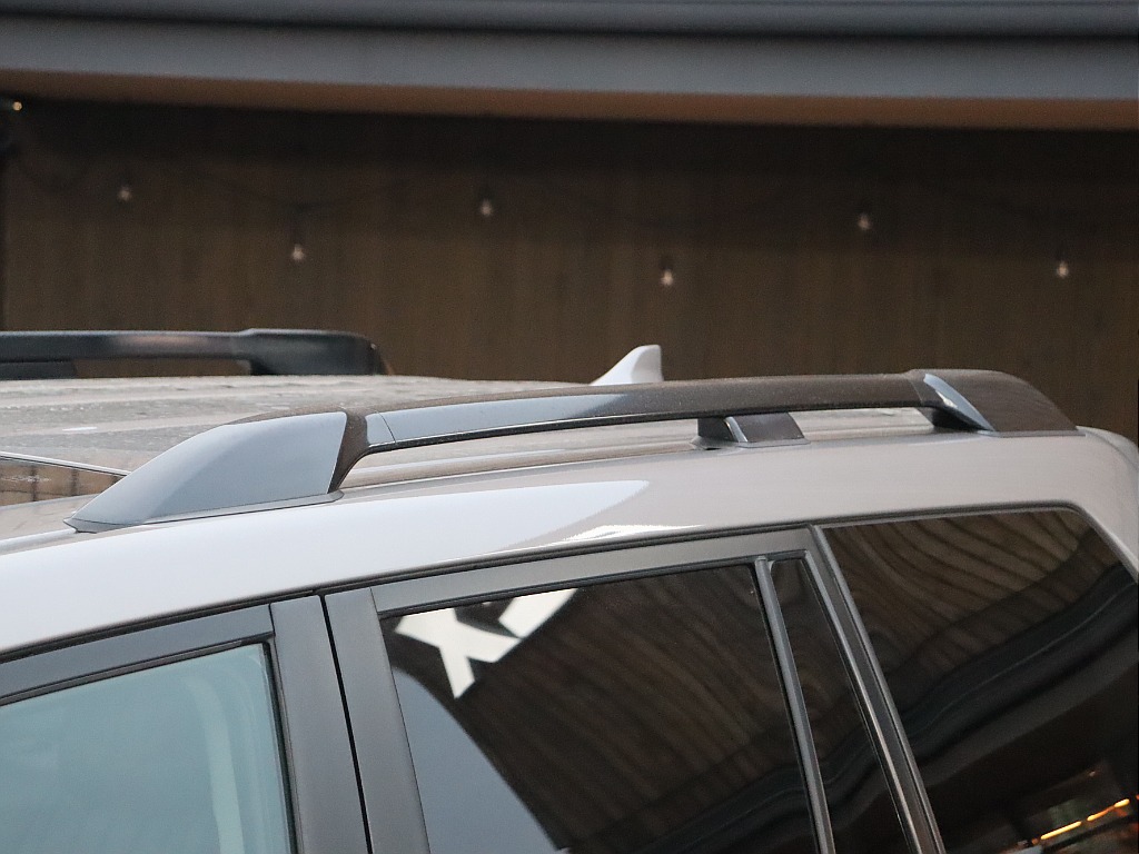 ブラックルーフレール装着！