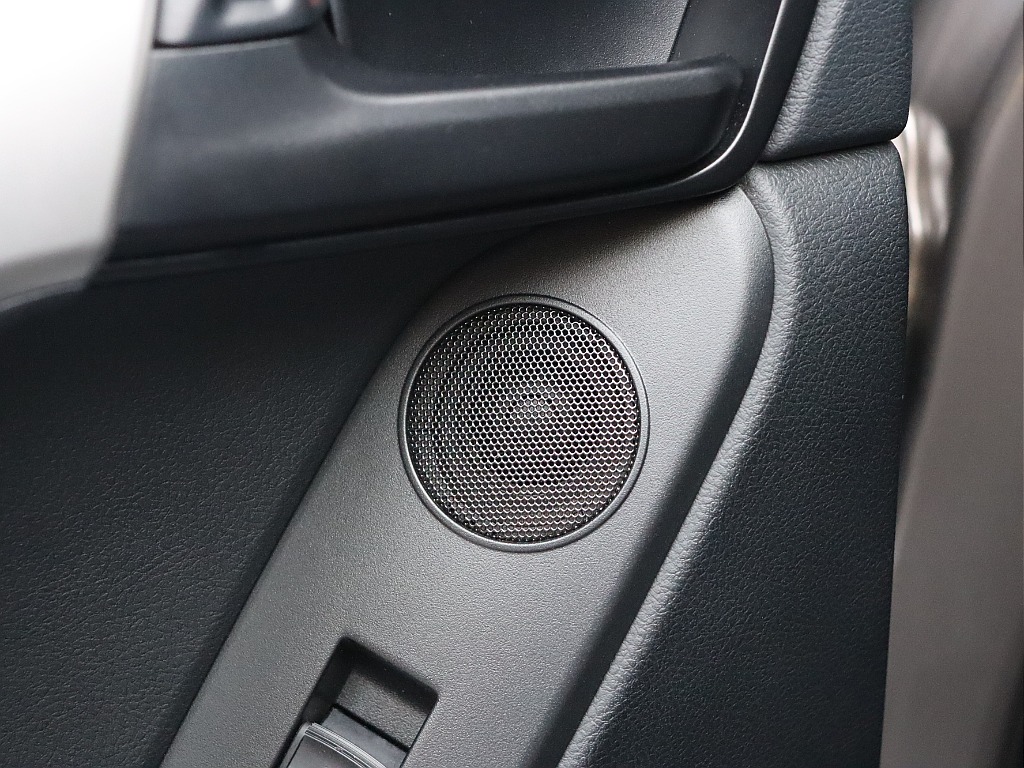 セカンドシートもスピーカー付き！