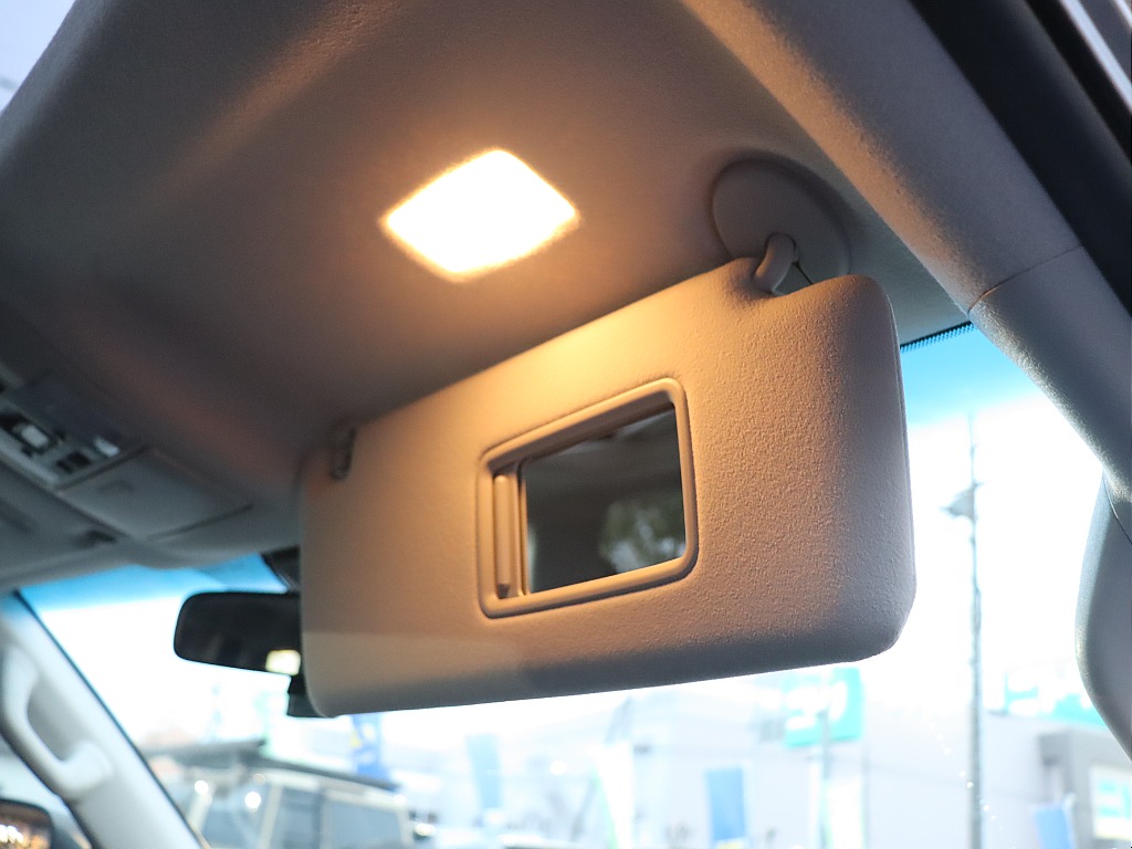 バニティランプ付サンバイザー！