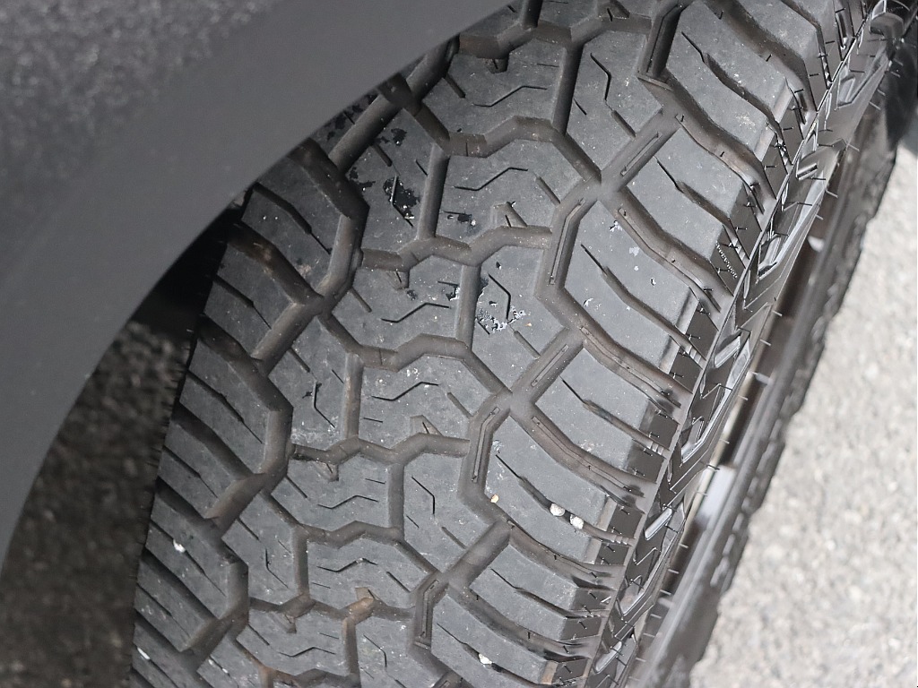 タイヤ溝もまだまだ残っています！