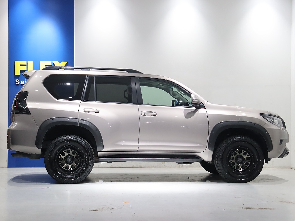 サイドステップ付きで乗り降り楽チン♪