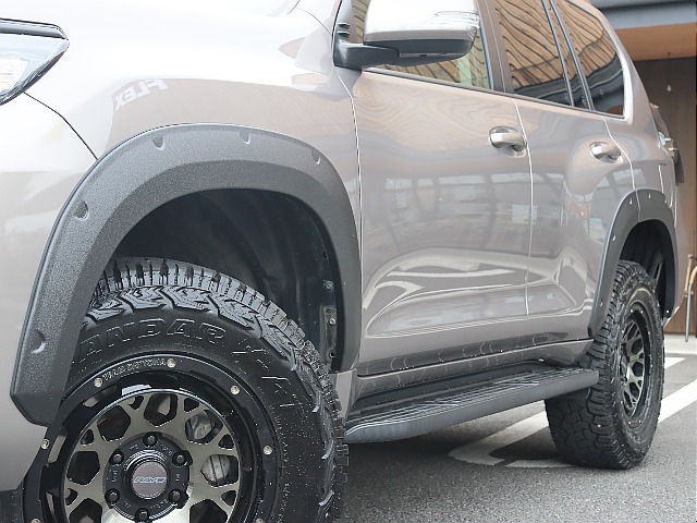 サイドも新品WALD製オーバーフェンダー装着！