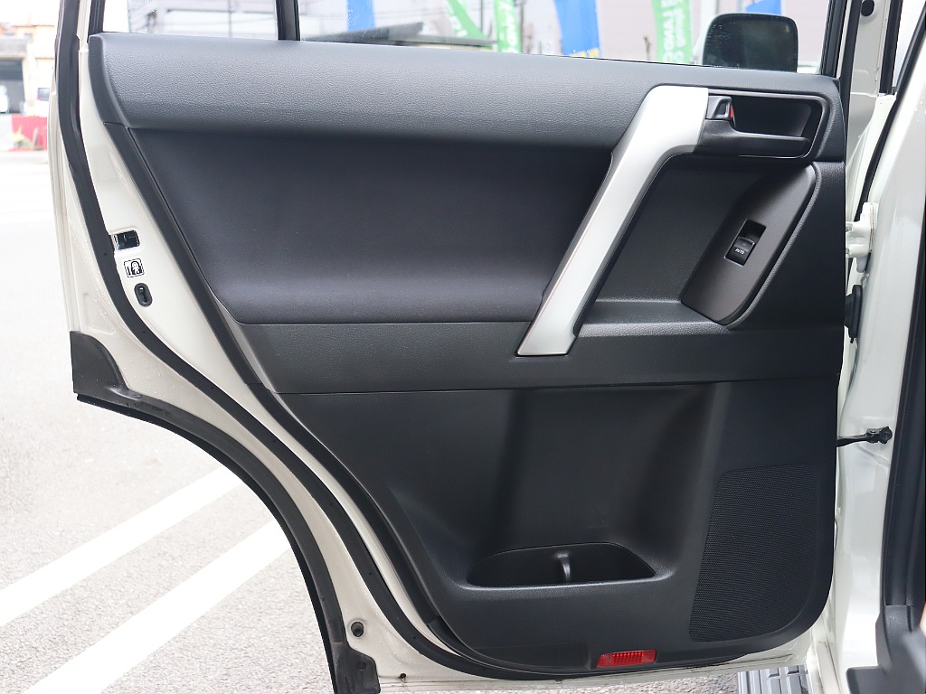 ドア内張の状態も良好です！