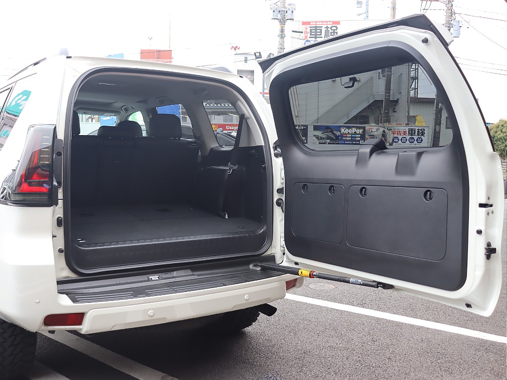 ラゲッジドア！横開き仕様となっております！