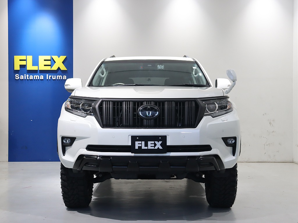 ノーマルのプラドとは一味どころか二味も違う豪華仕様の一台となっております！！