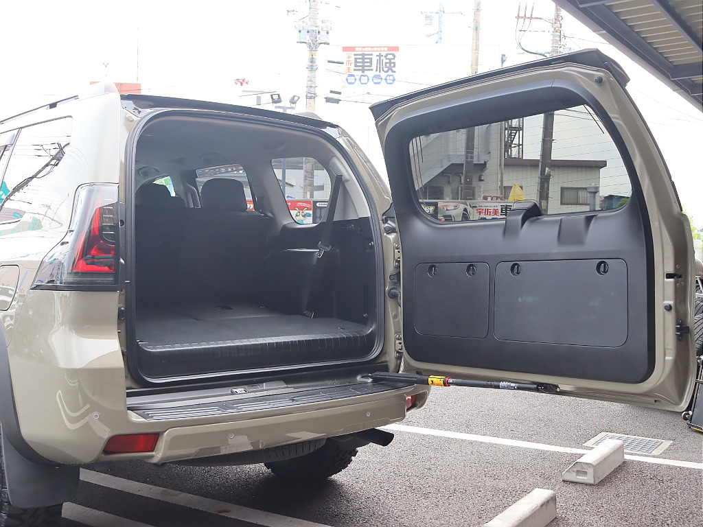 リアゲートは横開きです！