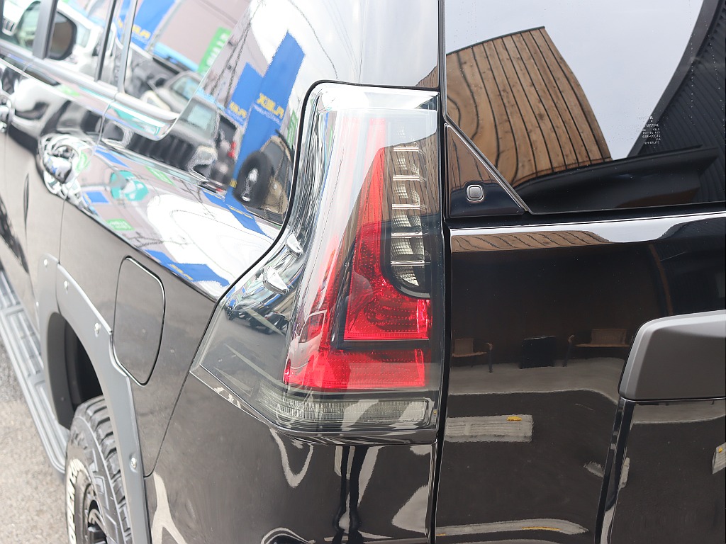 新品アルティメットテールランプ装着！