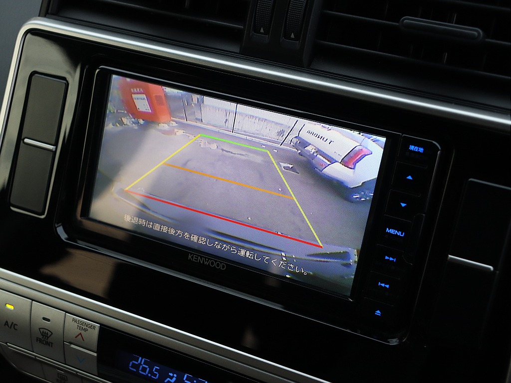 バックカメラも付いて安心ですよ♪