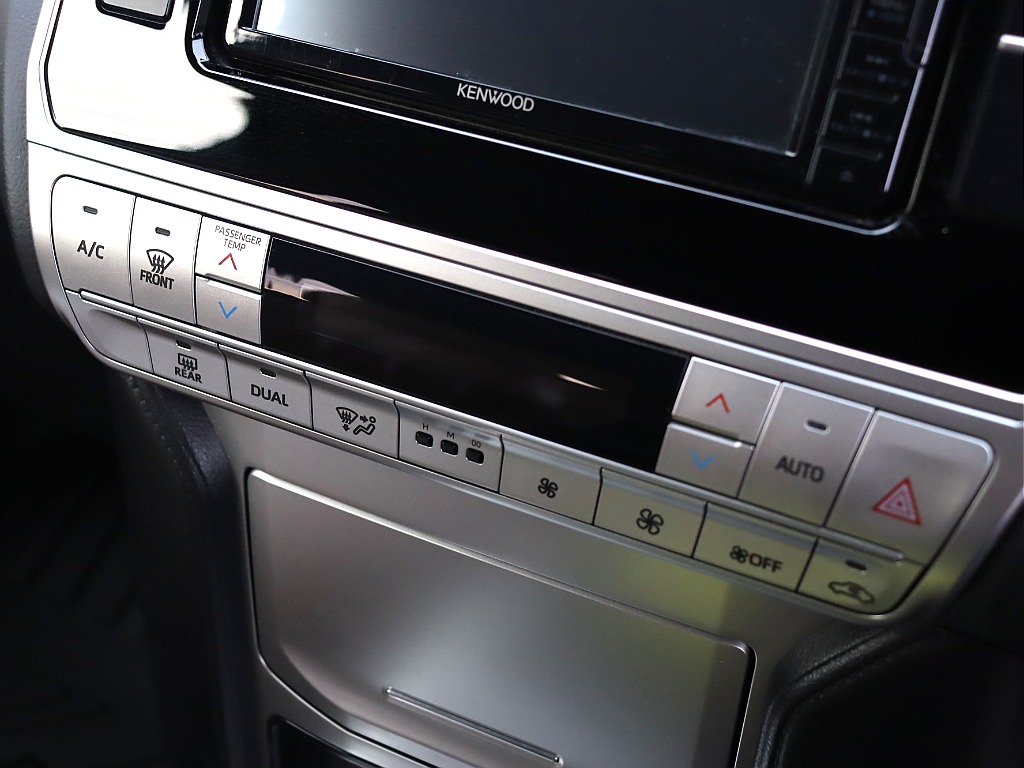 デュアルオートエアコン装備！