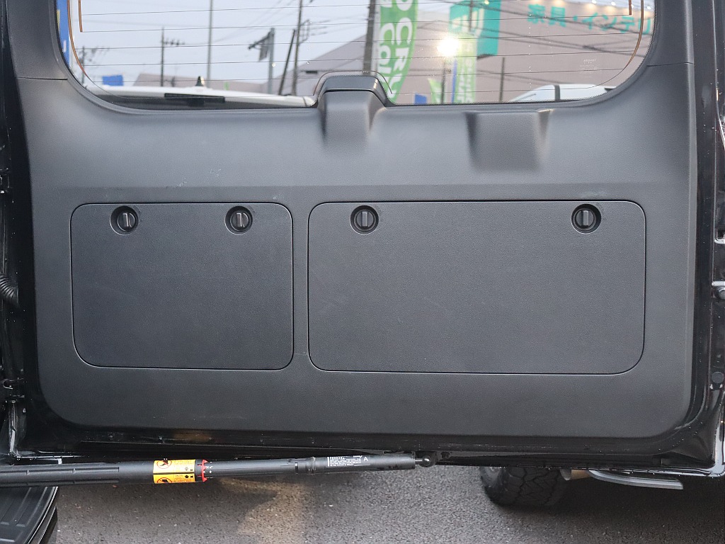 リアゲート内張り！