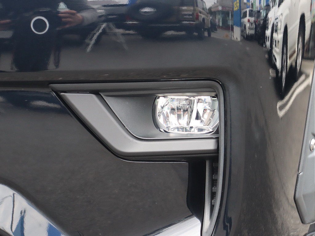 フォグランプベゼルもマッドブラックにしました！