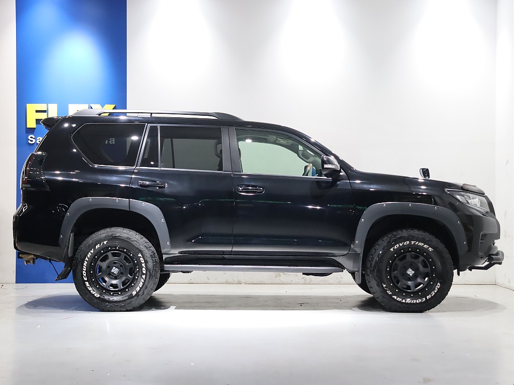 サイドステップ付きで乗り降り楽チン♪