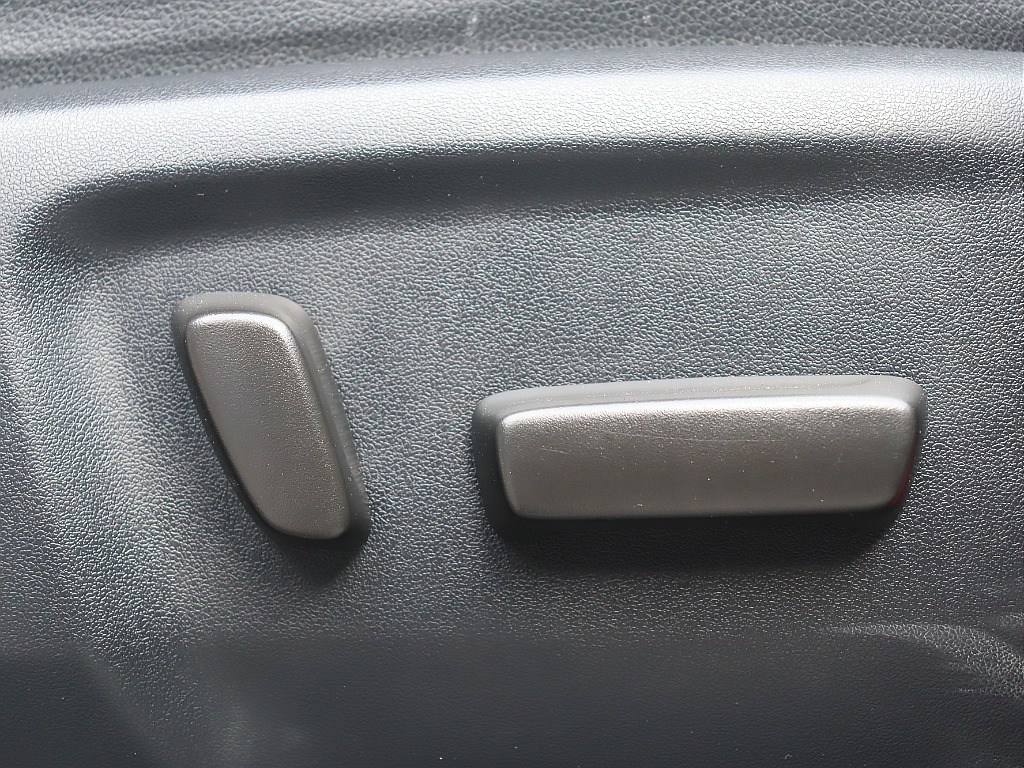 運転席パワーシート！