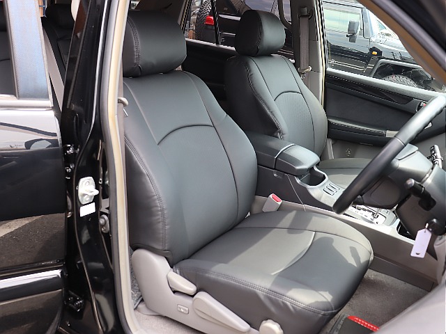 運転席！新品のシートカバーを装着しました！