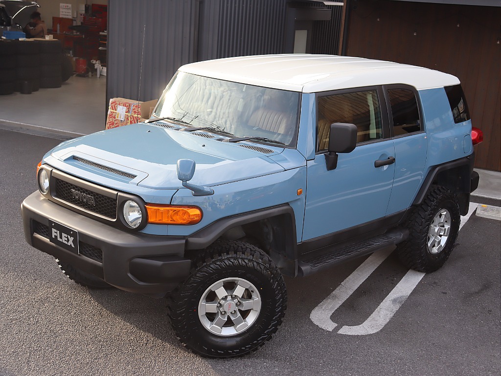 ルーフホワイトのツートンがオシャレですね♪