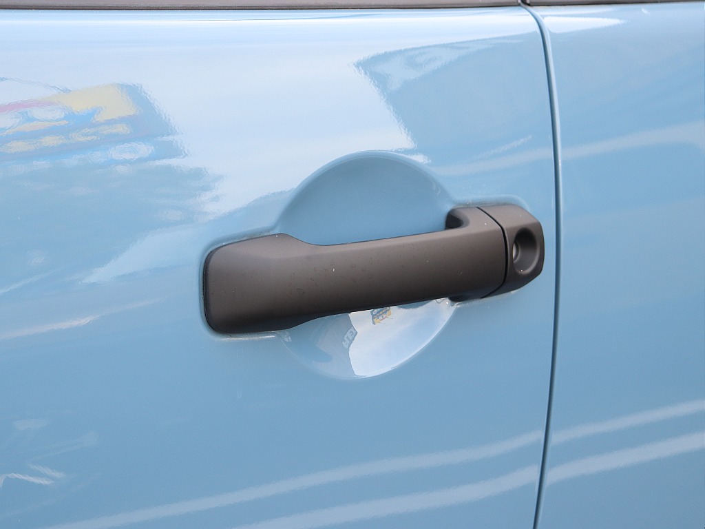 もちろんアウタードアハンドルもマッドブラック！