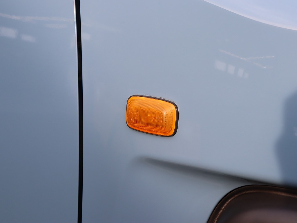 各所のオレンジレンズがいいアクセントになっています♪