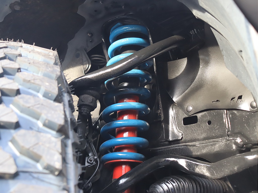 モトレージリフトアップにKONIショックインストール済み♪