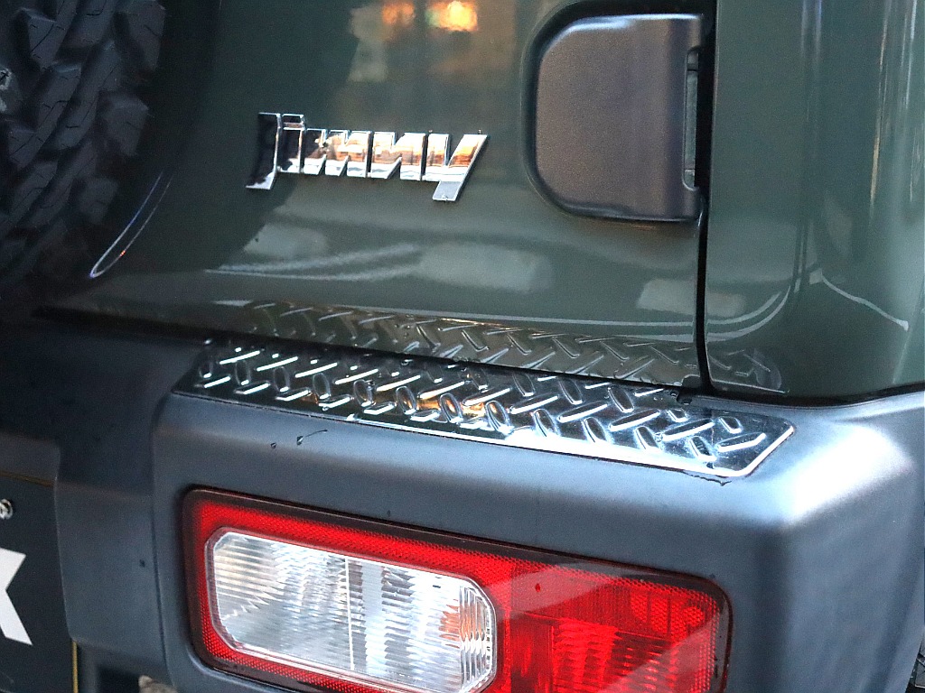 縞板柄ステッカーが良いアクセントになっています♪