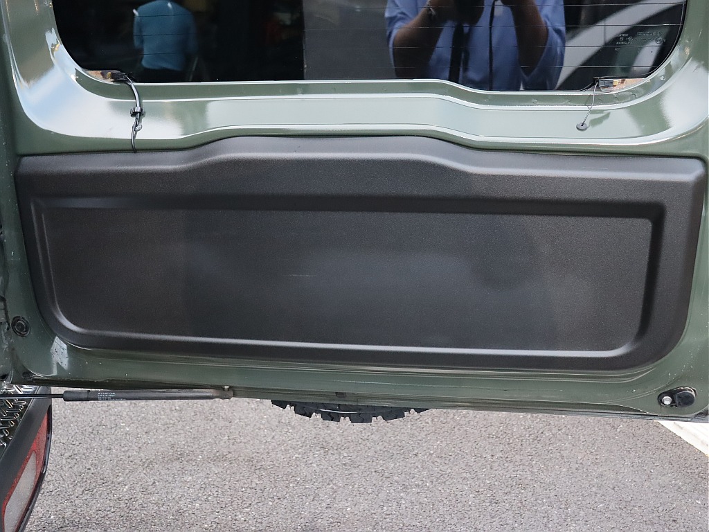 リアゲート内張り！