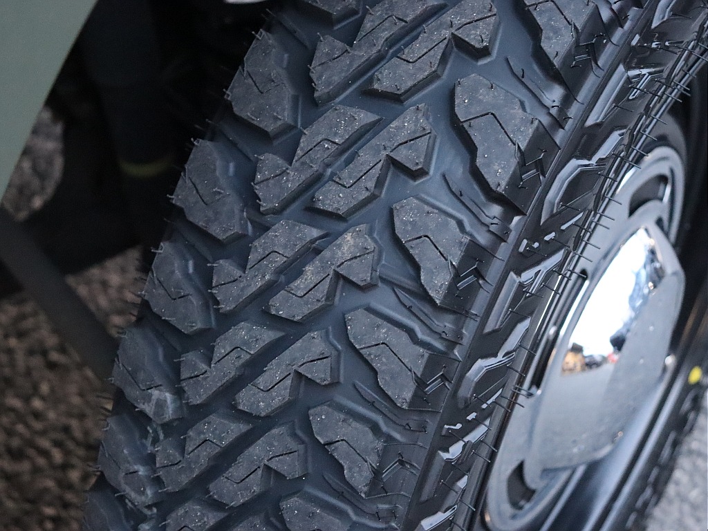 新品タイヤで溝バッチリ☆