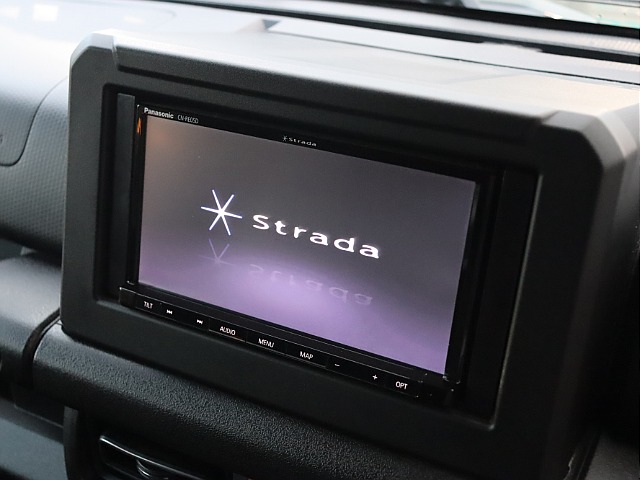 ストラーダ7インチナビ装着済み！