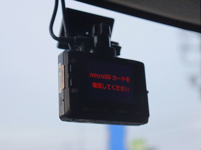 前後ドライブレコーダー付いてるのは嬉しいですね♪