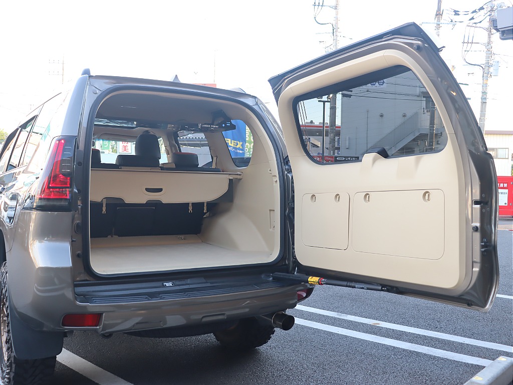 リアゲートは横開きです☆