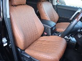 新品ブラウンシートカバー装着！車内も明るくなりますね☆