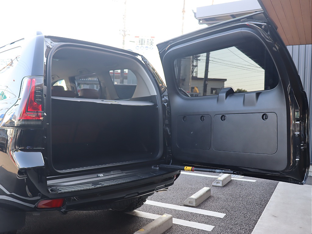 リアゲートは横開きです！