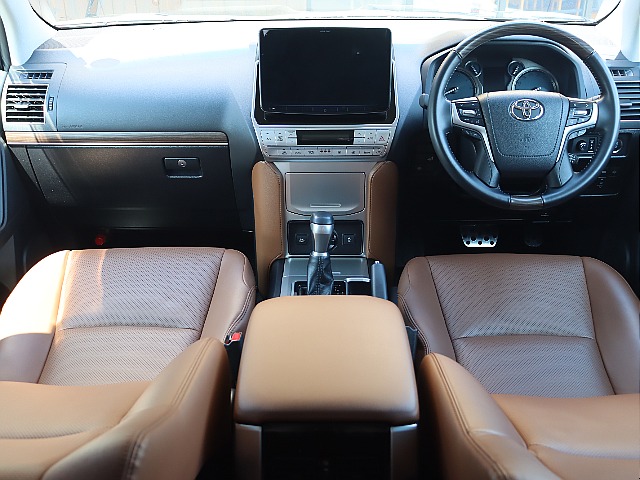 70thアニバーサリー専用サドルタンシート！高級感あるインパネ廻りです！