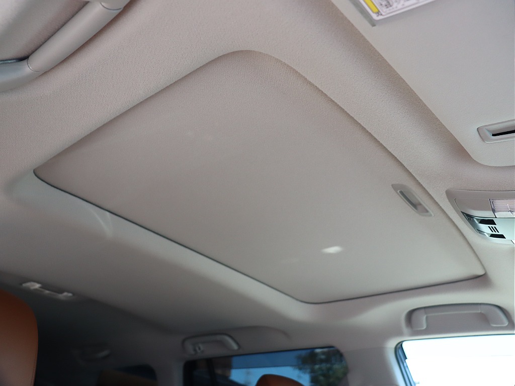 メーカーオプションののサンルーフ付き！