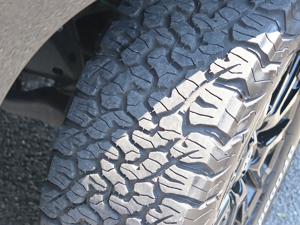 タイヤ溝もまだまだ残っています♪