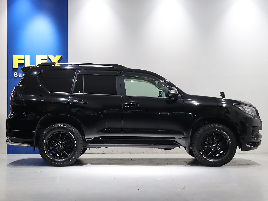 サイドステップ付きで乗り降り楽チン♪