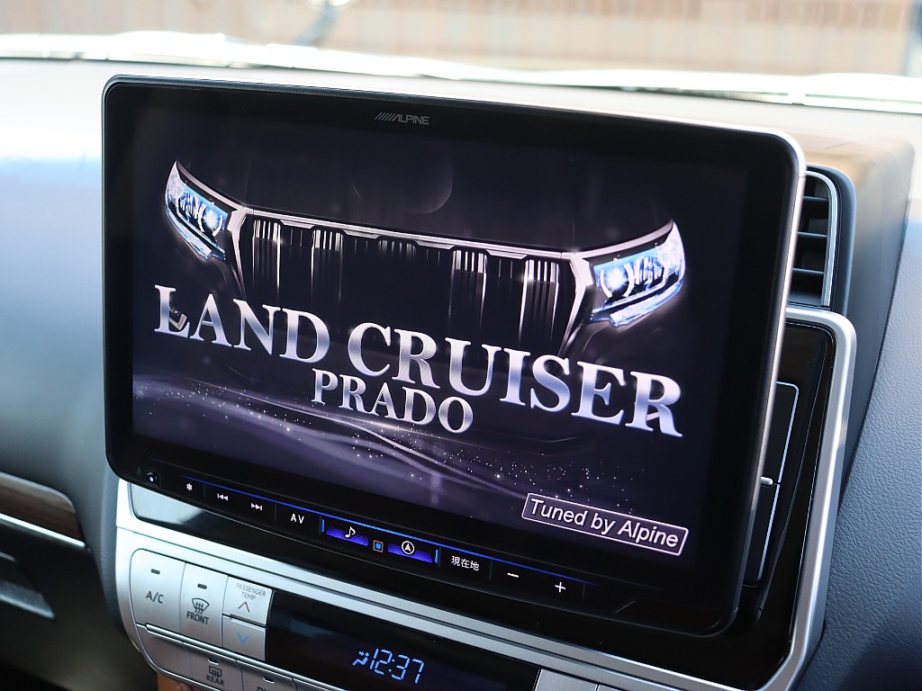 大人気のALPINEフローティング11インチナビ装着！