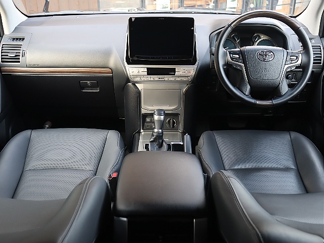 ブラックレザーで高級感あるインパネ廻り☆