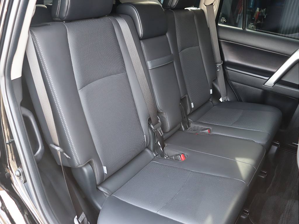 セカンドシートもキレイに保たれています♪