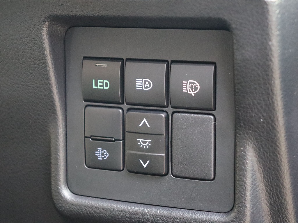 各種スイッチ類です！